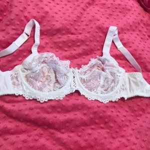 Deyllo bra size 32DD. NWT